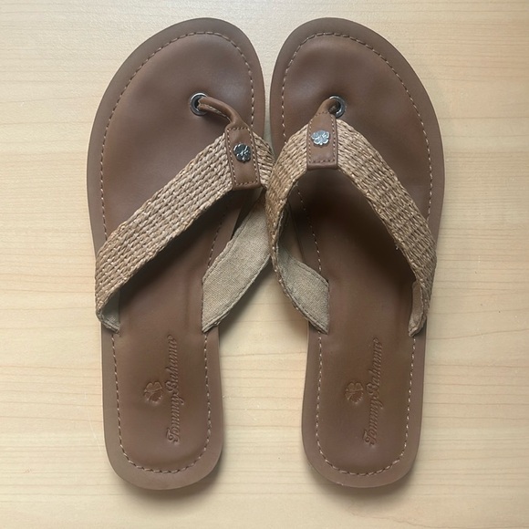 Tommy Bahama flip flops - Picture 1 of 4